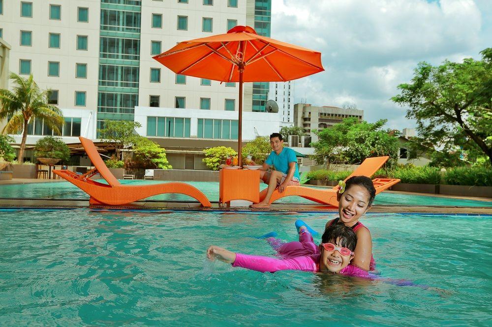 Park Hotel Cawang Джакарта Екстериор снимка