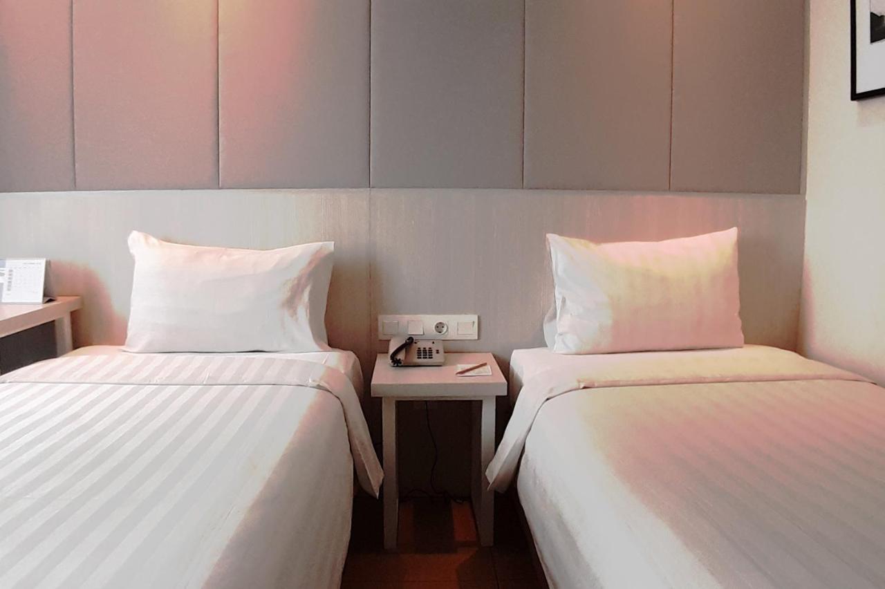 Park Hotel Cawang Джакарта Екстериор снимка