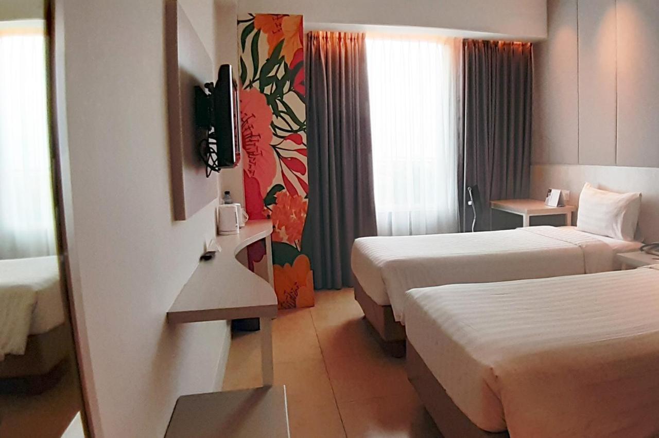 Park Hotel Cawang Джакарта Екстериор снимка