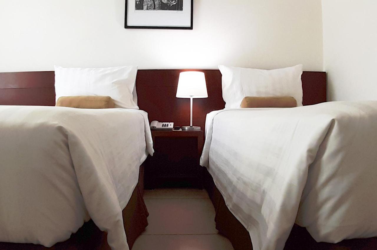 Park Hotel Cawang Джакарта Екстериор снимка