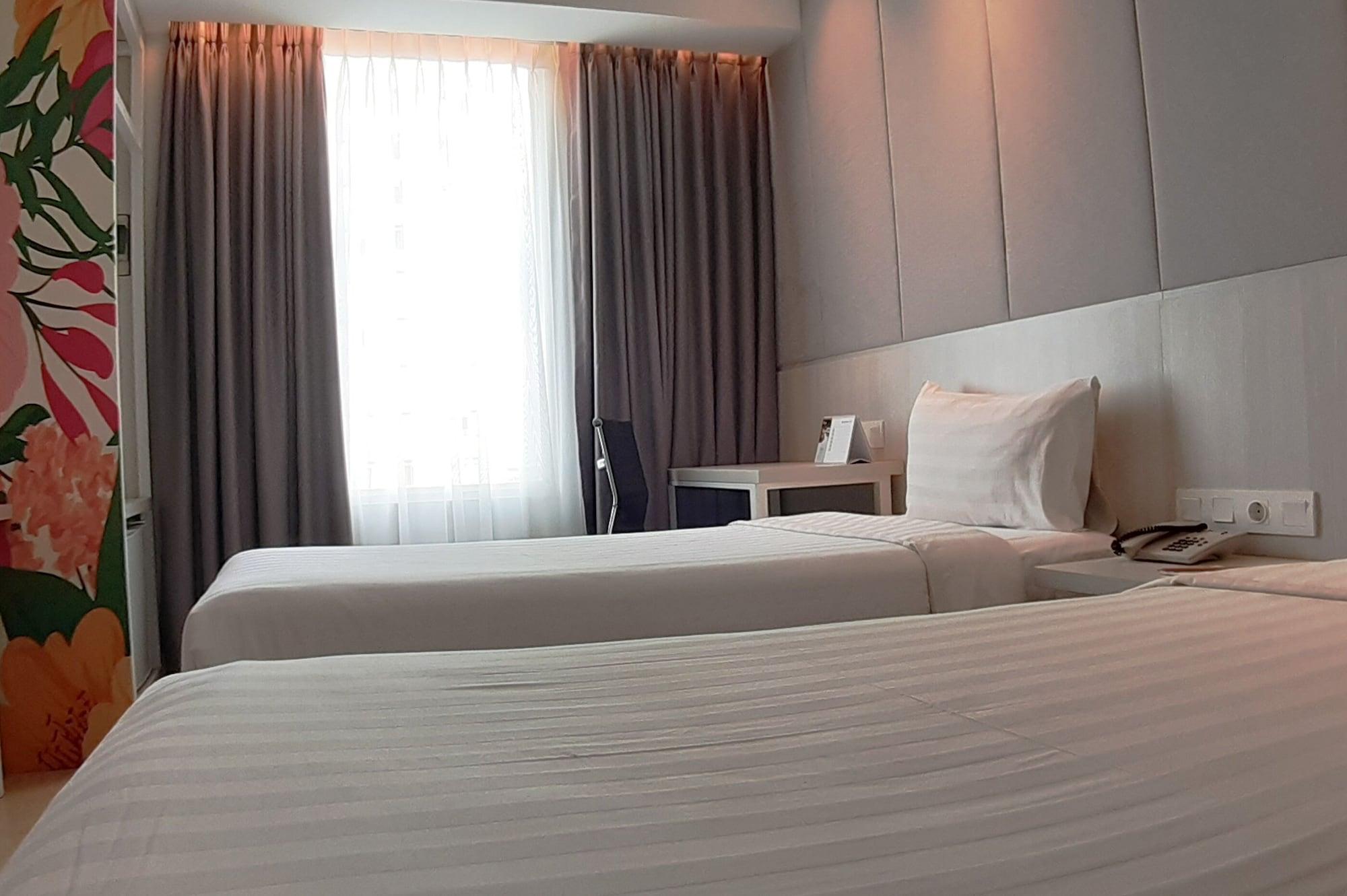Park Hotel Cawang Джакарта Екстериор снимка