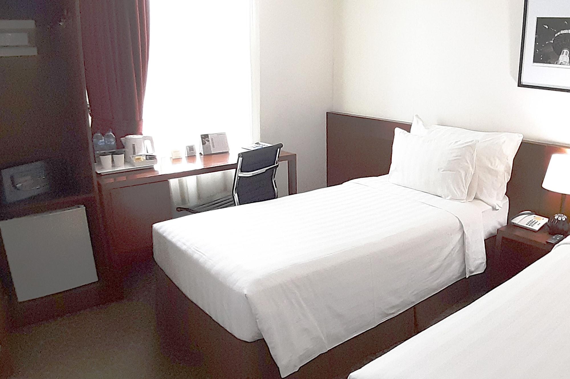 Park Hotel Cawang Джакарта Екстериор снимка