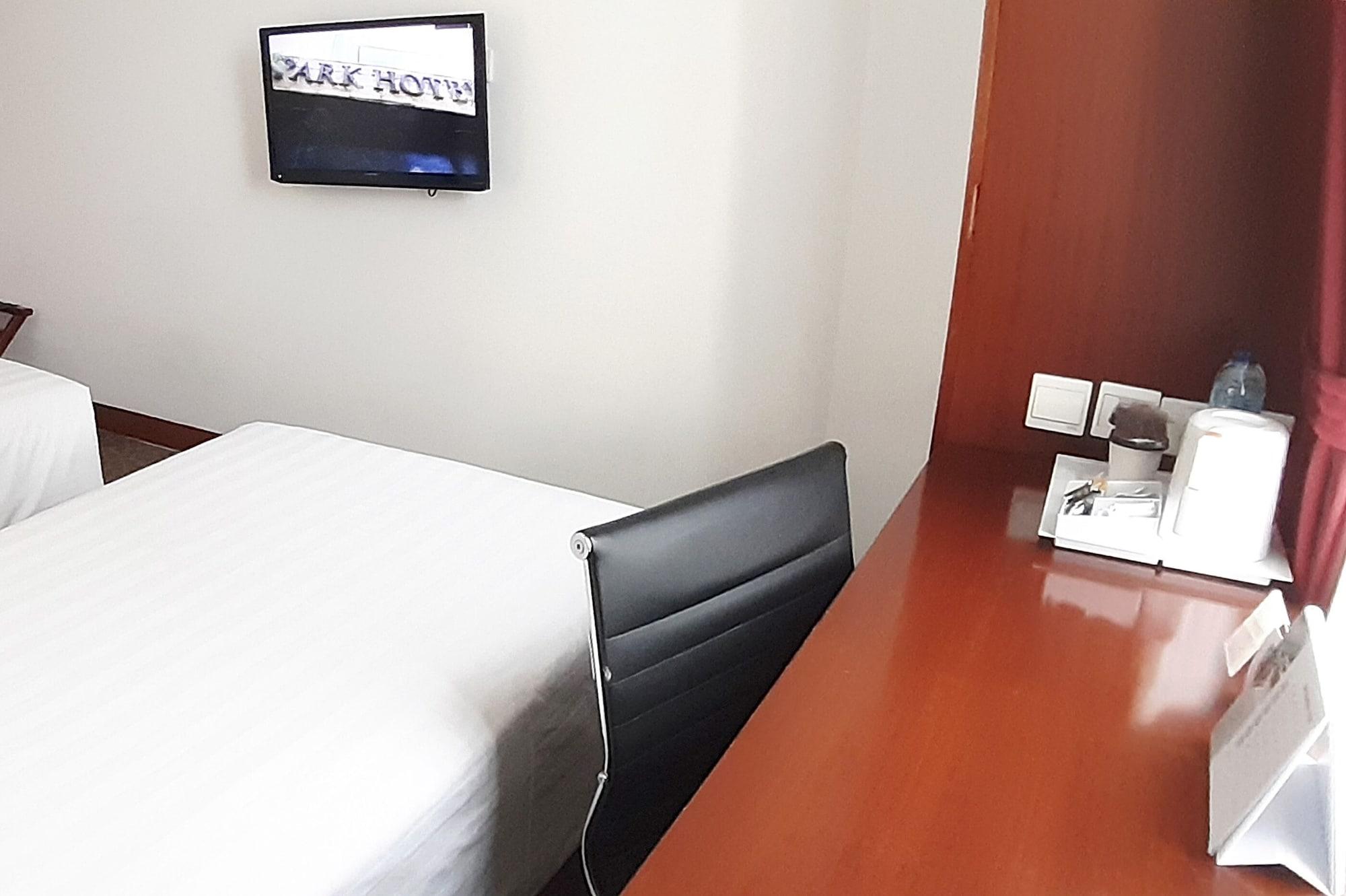 Park Hotel Cawang Джакарта Екстериор снимка