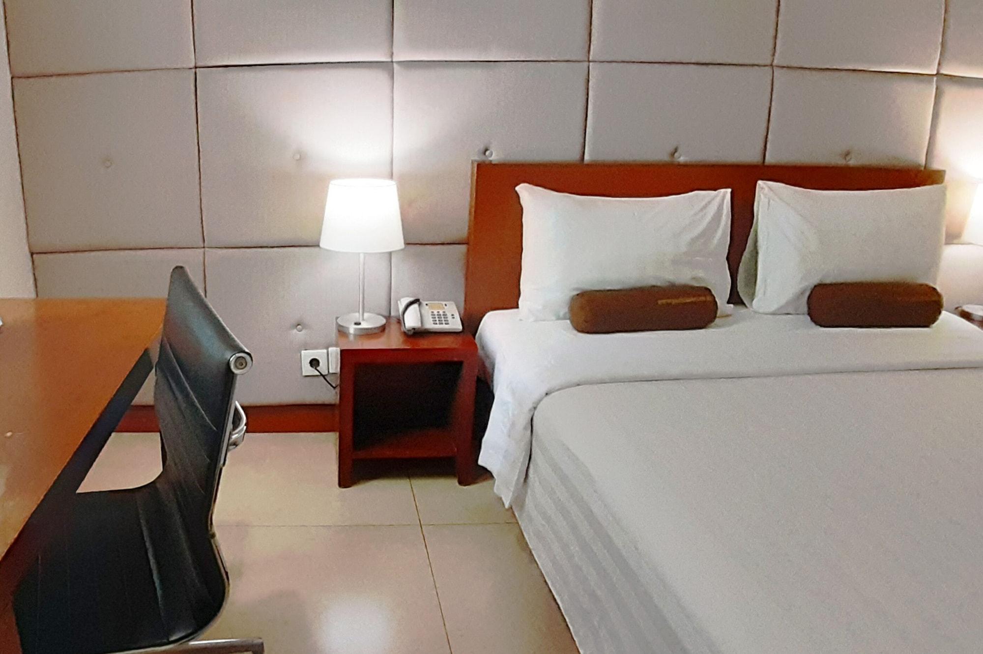 Park Hotel Cawang Джакарта Екстериор снимка