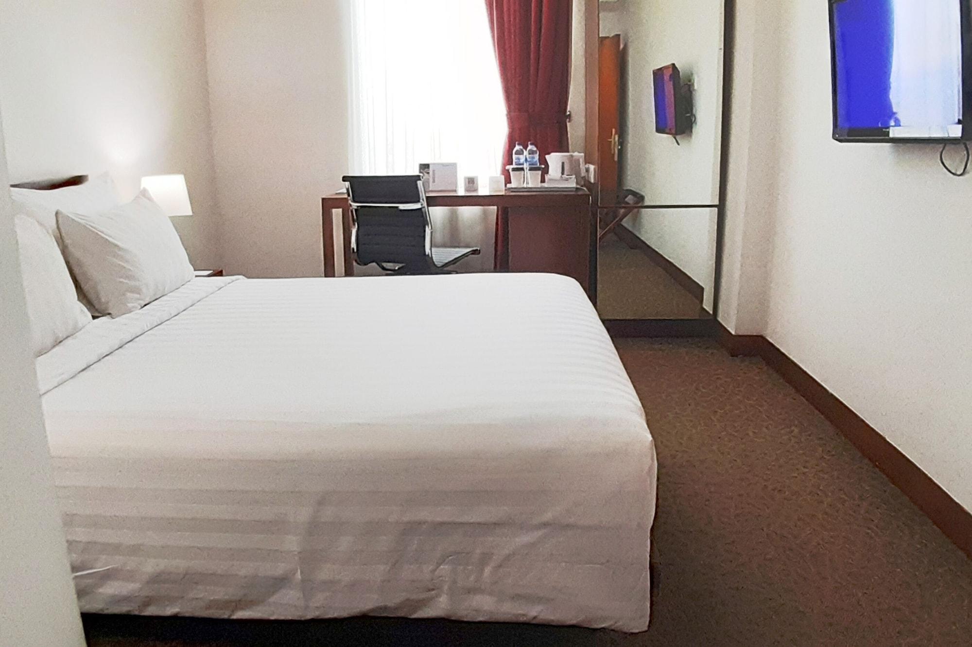Park Hotel Cawang Джакарта Екстериор снимка
