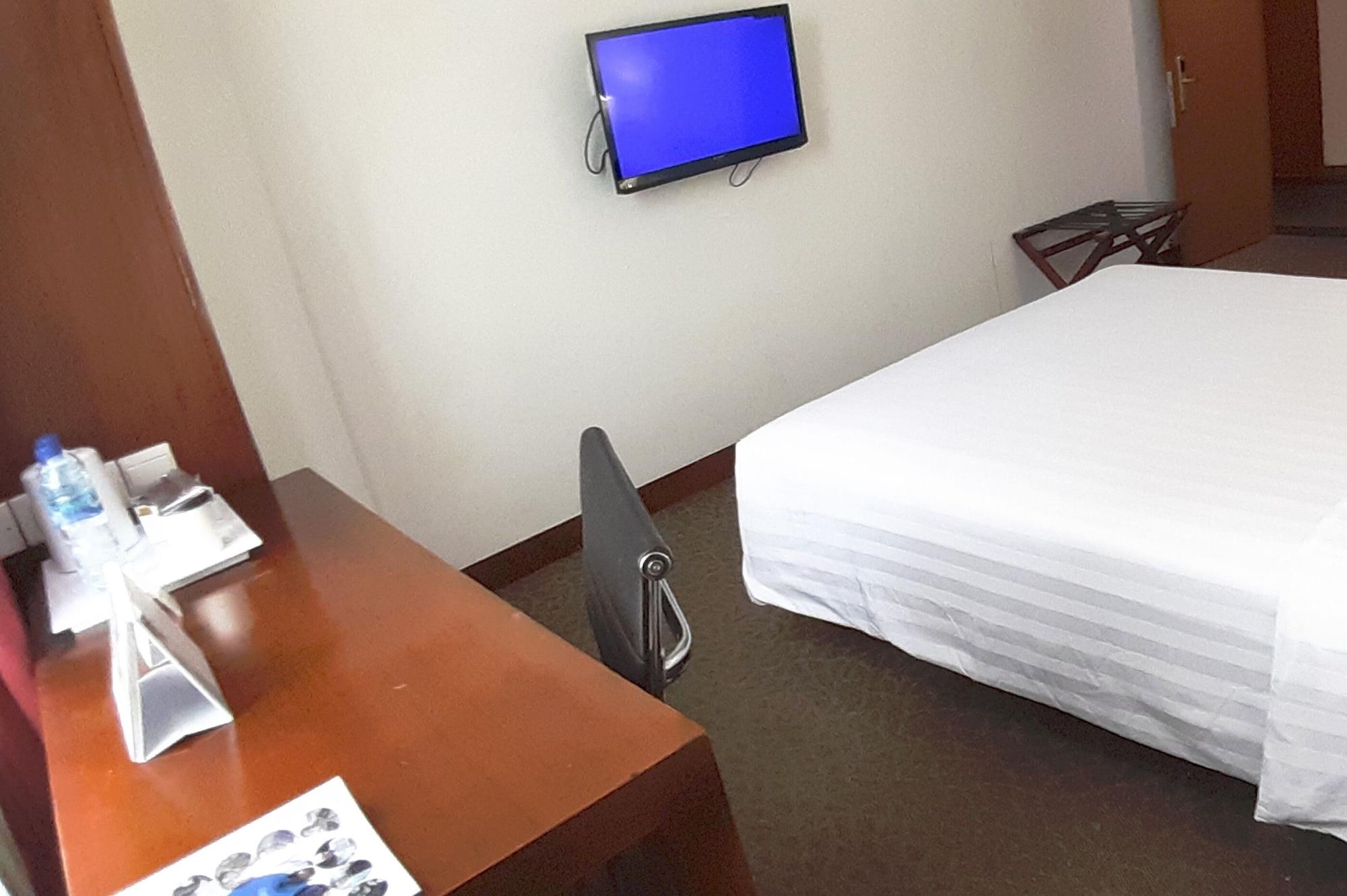 Park Hotel Cawang Джакарта Екстериор снимка