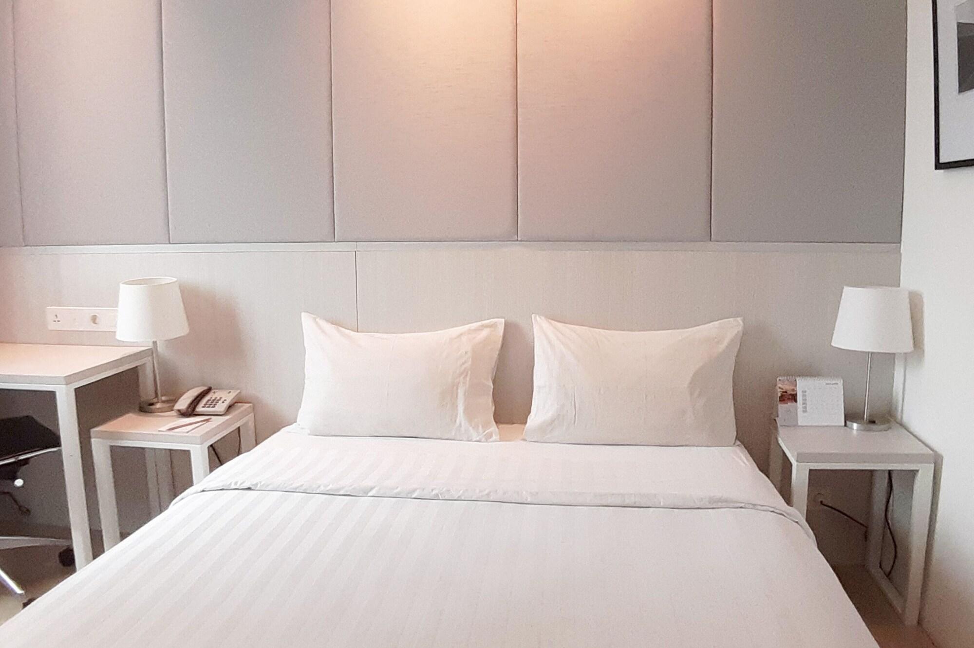Park Hotel Cawang Джакарта Екстериор снимка