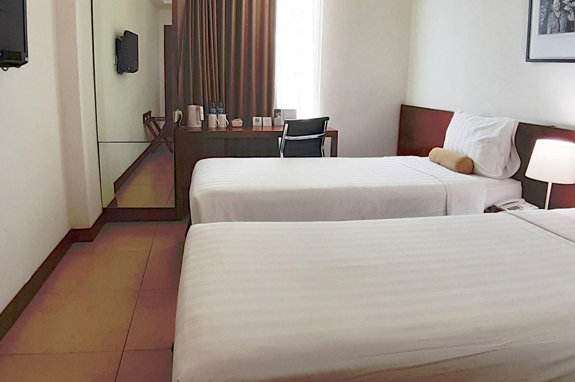 Park Hotel Cawang Джакарта Екстериор снимка