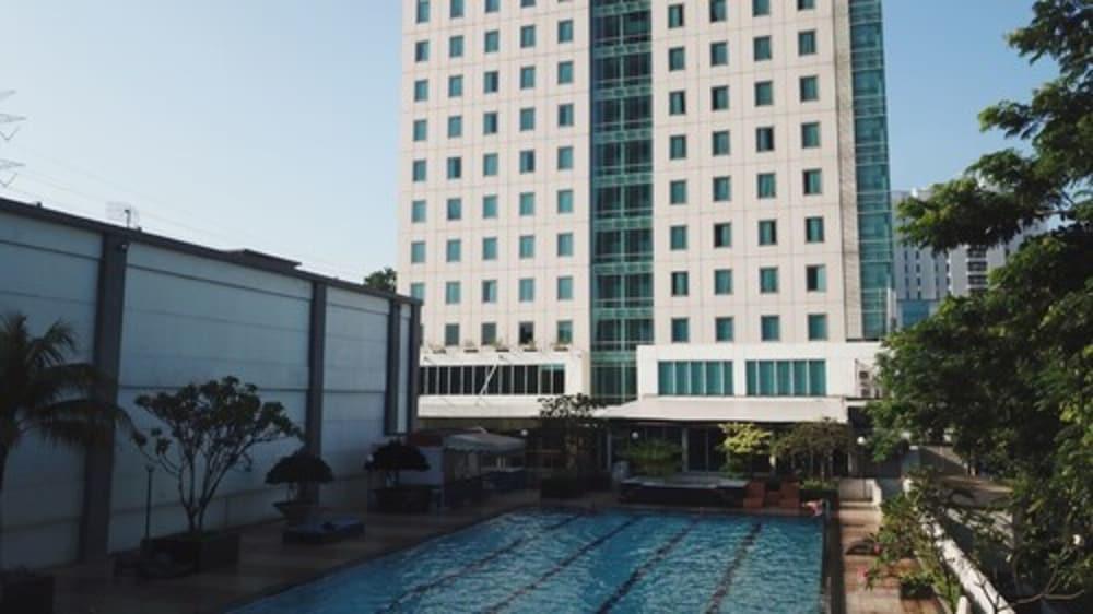 Park Hotel Cawang Джакарта Екстериор снимка