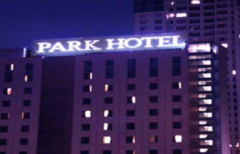 Park Hotel Cawang Джакарта Екстериор снимка