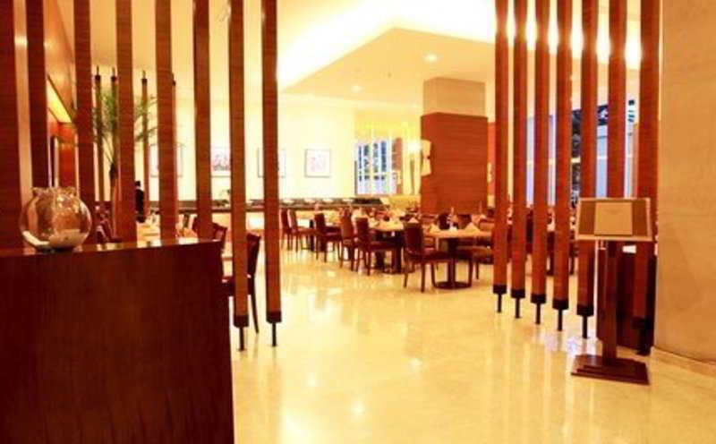 Park Hotel Cawang Джакарта Екстериор снимка