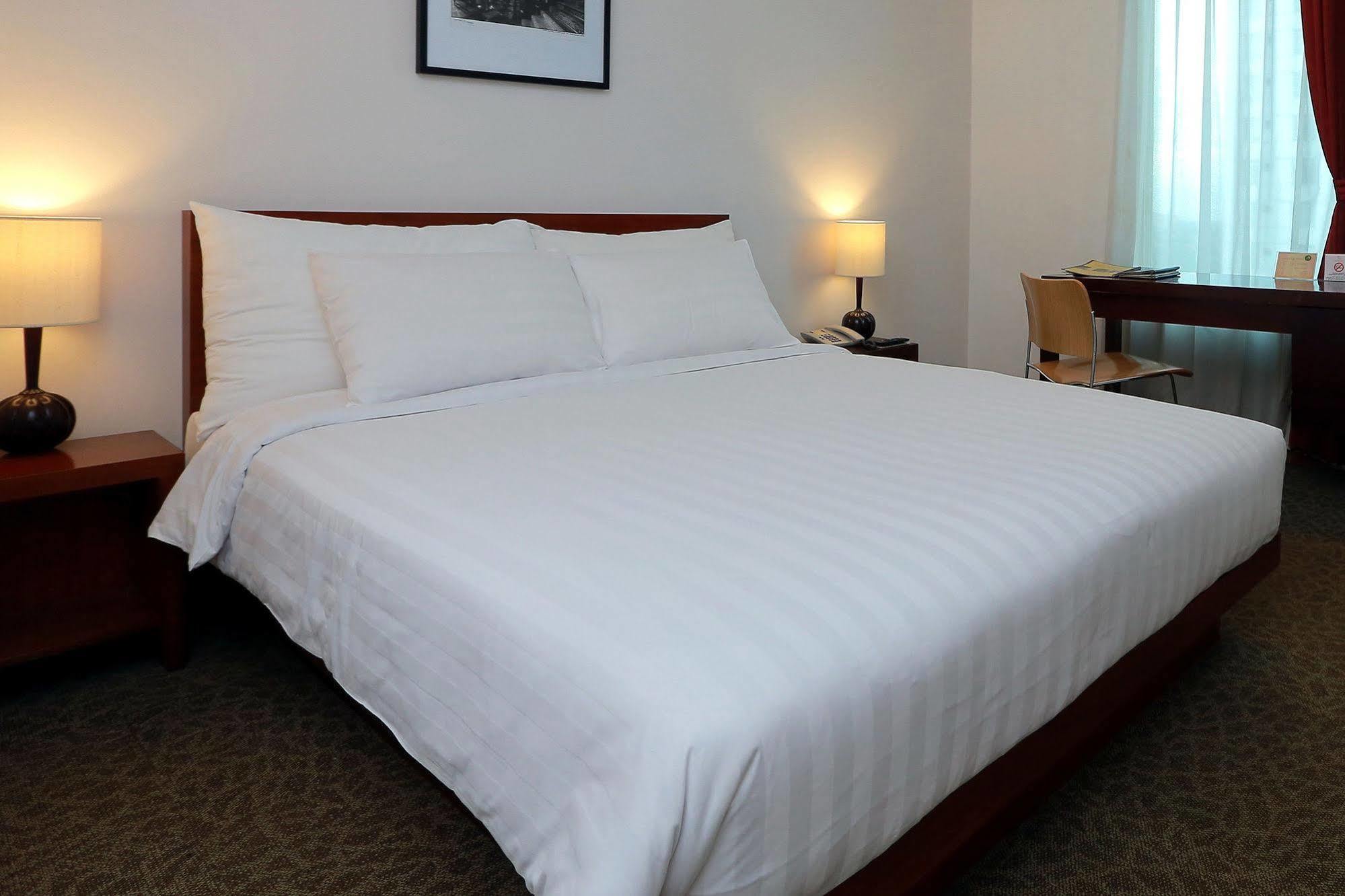 Park Hotel Cawang Джакарта Екстериор снимка