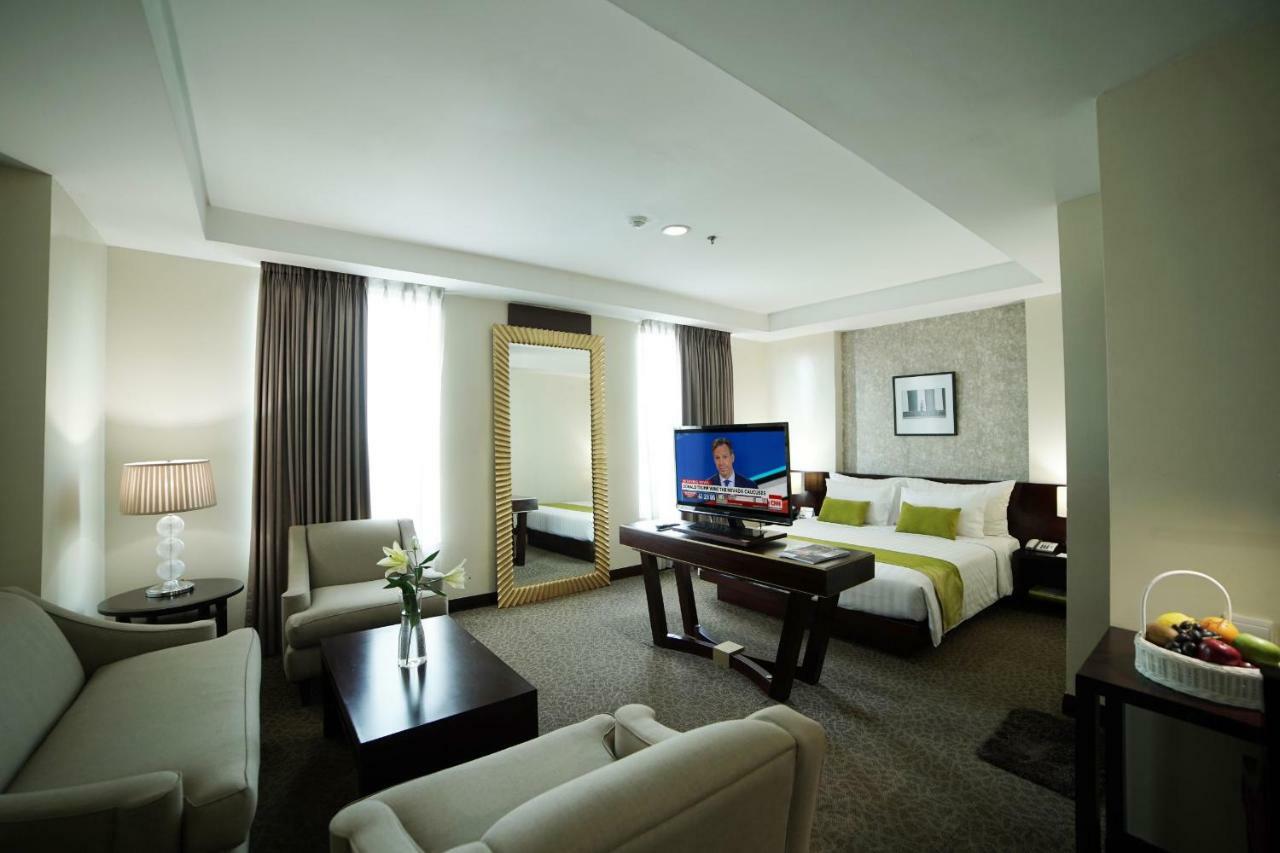 Park Hotel Cawang Джакарта Екстериор снимка