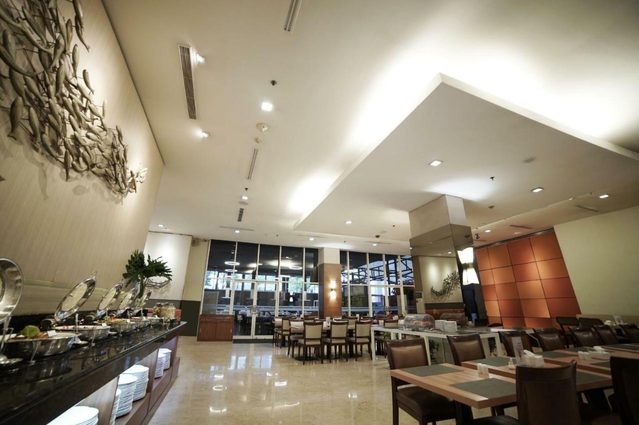 Park Hotel Cawang Джакарта Екстериор снимка