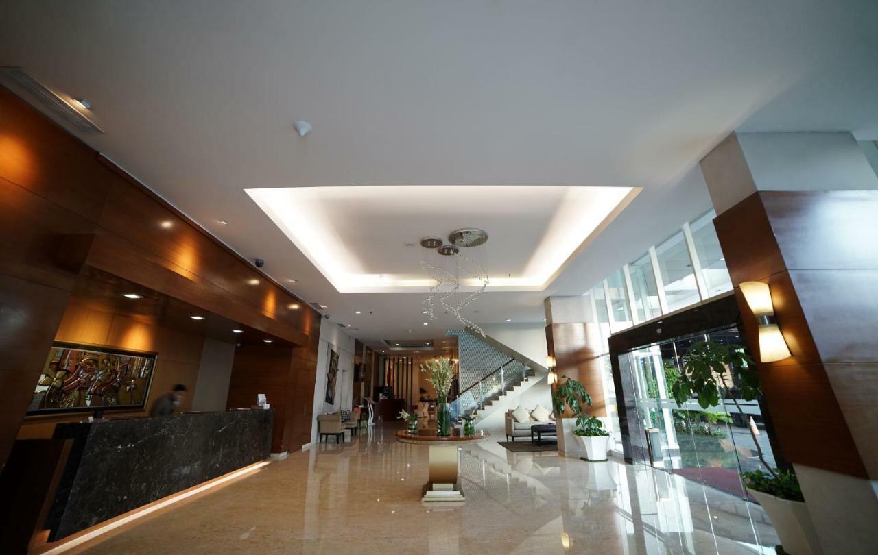 Park Hotel Cawang Джакарта Екстериор снимка