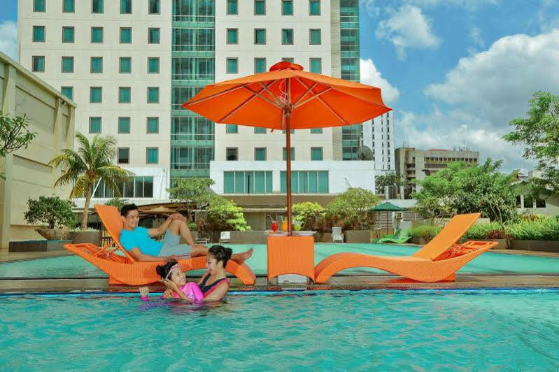 Park Hotel Cawang Джакарта Екстериор снимка