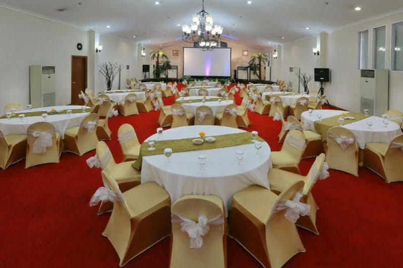 Park Hotel Cawang Джакарта Екстериор снимка