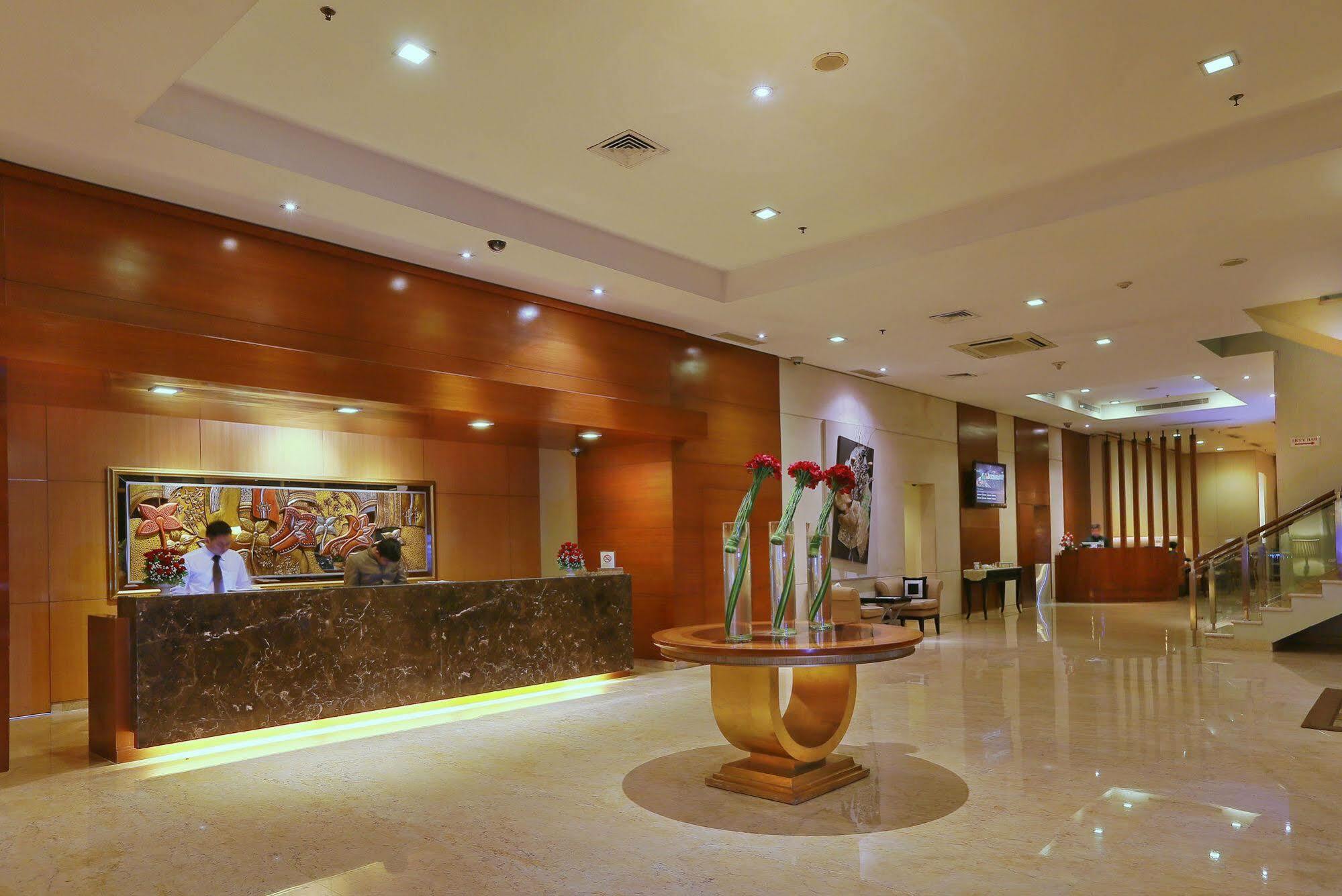 Park Hotel Cawang Джакарта Екстериор снимка