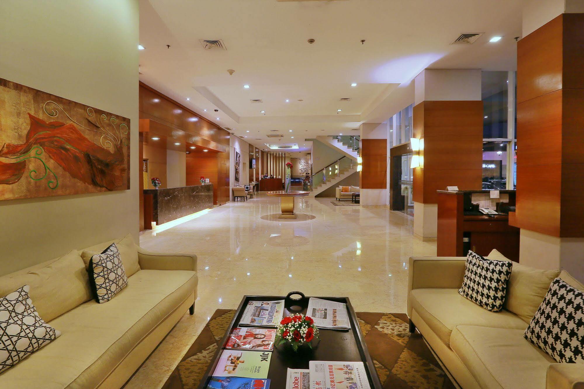 Park Hotel Cawang Джакарта Екстериор снимка