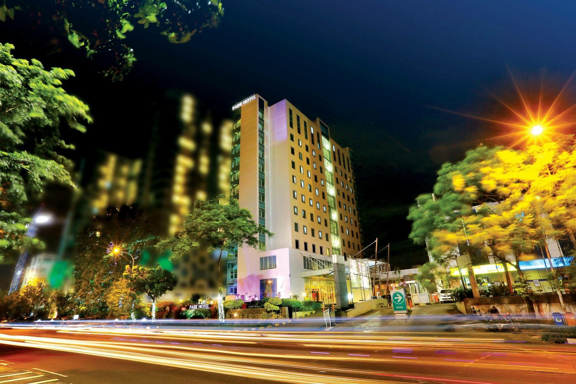 Park Hotel Cawang Джакарта Екстериор снимка